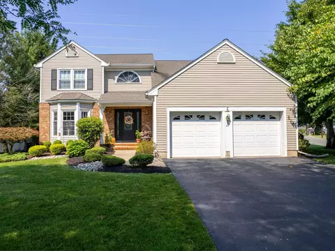 20 Village Dr W, Trenton, NJ 08620