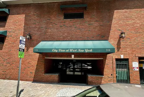 318 54th St #2C, West New York, NJ 07093