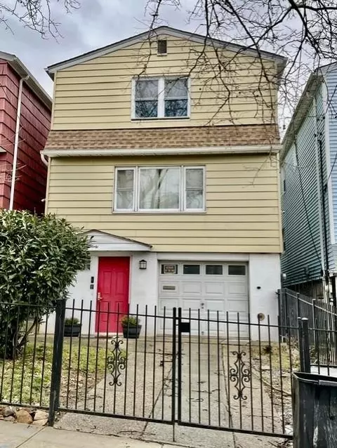 20 Richard St, Jersey City, NJ 07305