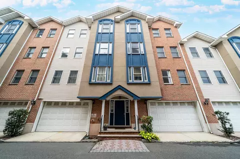 620 38th St #903, Union City, NJ 07087