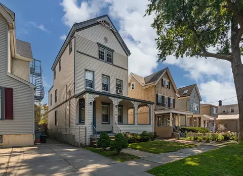 17 W 43rd St, Bayonne, NJ 07002