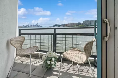 600 Harbor Blvd #866, Weehawken, NJ 07086