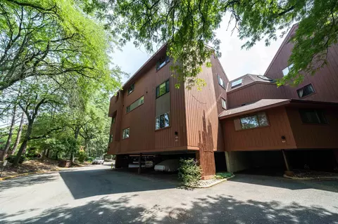 423 Egret Ln, Secaucus, NJ 07094