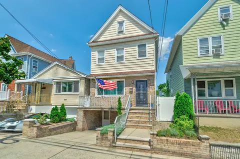 25 W 49th St, Bayonne, NJ 07002