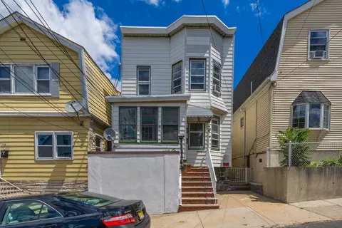 1110 85th St, North Bergen, NJ 07047