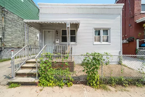 27 W 16th St, Bayonne, NJ 07002
