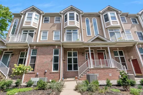 352 Oswego Ct, West New York, NJ 07093