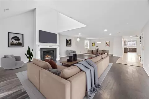 15 Riverview Cir #B, North Bergen, NJ 07047