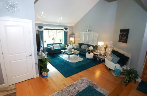 69 Harbor Ky, Secaucus, NJ 07094