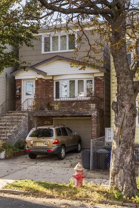 145 Hobart Ave, Bayonne, NJ 07002