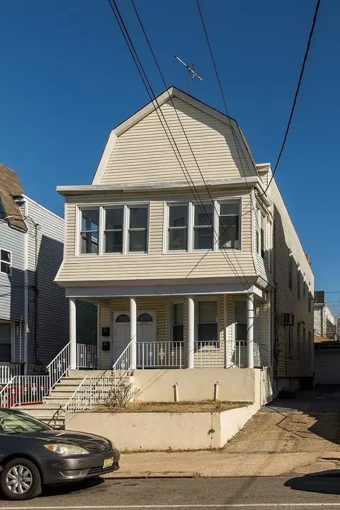 302 Woodlawn Ave, Jersey City, NJ 07305