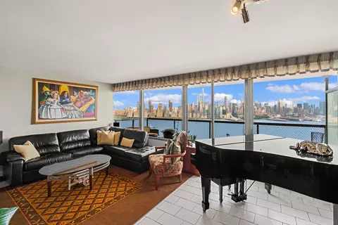 6050 Blvd E #17A, West New York, NJ 07093