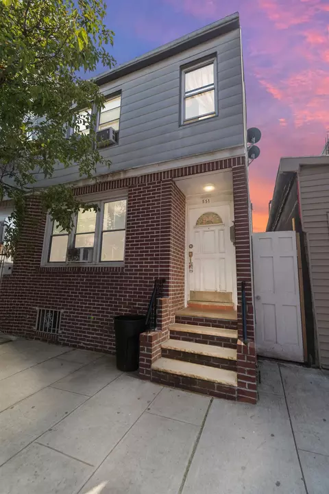 551 41st St, Union City, NJ 07087