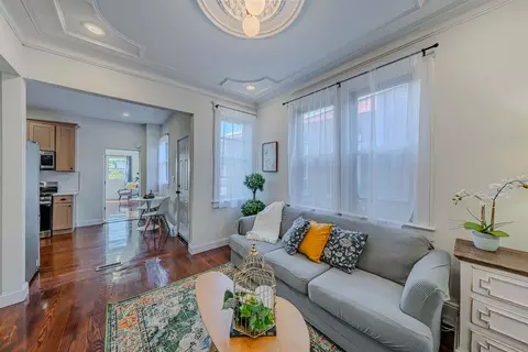4913 Murphy Pl, West New York, NJ 07093