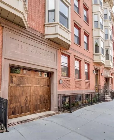 231 1st St #4E, Jersey City, NJ 07302
