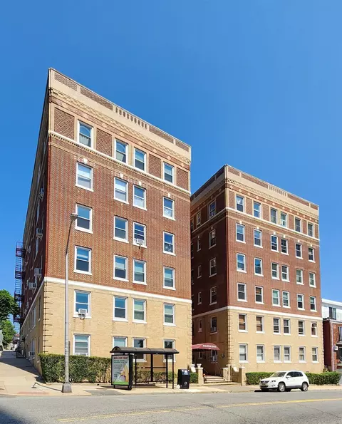 6701 Blvd E #E8, West New York, NJ 07093