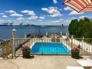 11 West Dr, Bayonne, NJ 07002