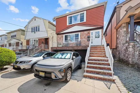 96 W 29th St, Bayonne, NJ 07002