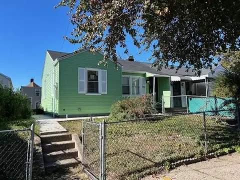 157 Custer Ave, Jersey City, NJ 07305