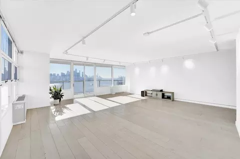 6050 Blvd E #14B, West New York, NJ 07093