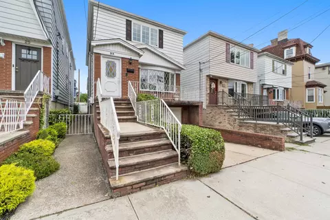 23 Linden St, Bayonne, NJ 07002