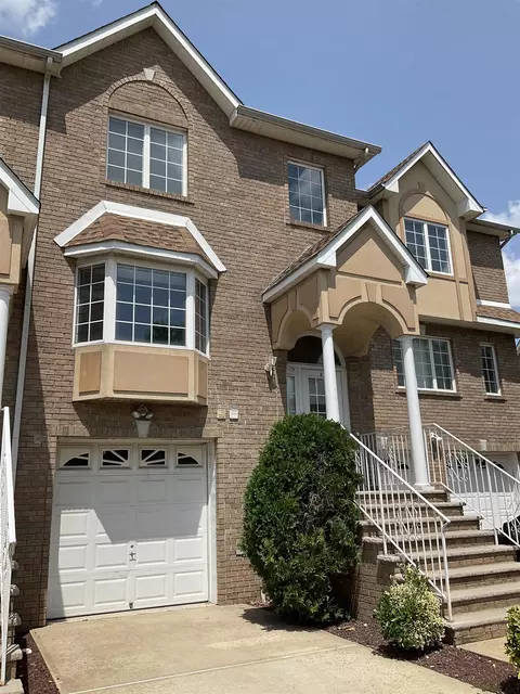 4 Liberty Ct #4, Secaucus, NJ 07094