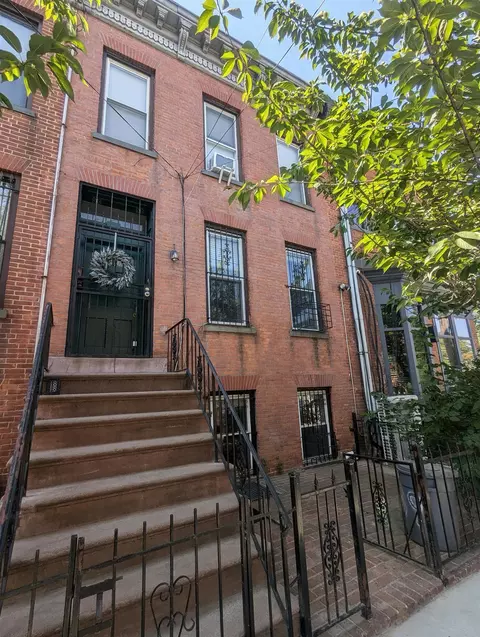 139 Bright St, Jersey City, NJ 07302