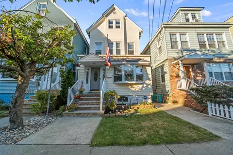 17 E 35th St, Bayonne, NJ 07002