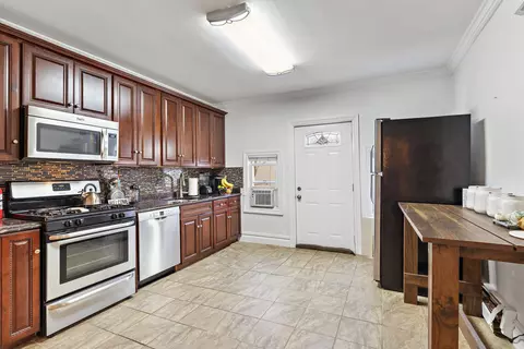 21 Grace St, Jersey City, NJ 07307