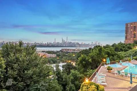 300 Gorge Rd #55, Cliffside Park, NJ 07010