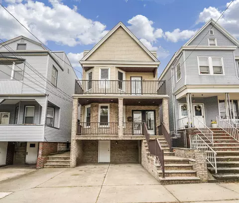 22 W 49th St, Bayonne, NJ 07002