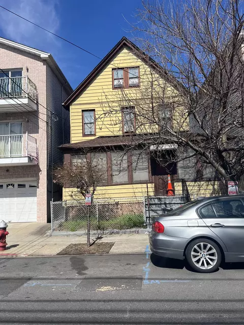 318 Claremont Ave, Jersey City, NJ 07305
