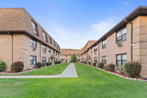 18 N End Dr, Secaucus, NJ 07094