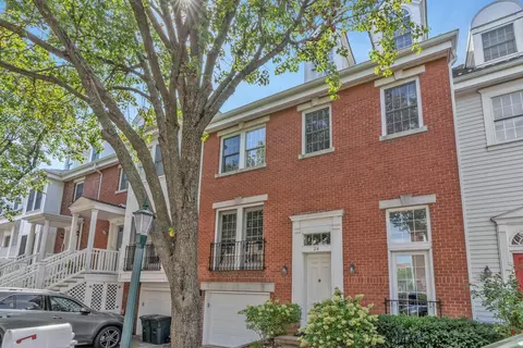 24 Half Moon Isle #TH, Jersey City, NJ 07305
