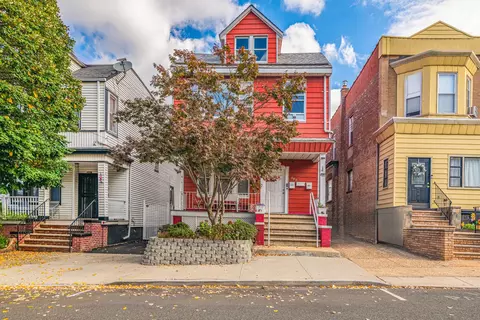 292 Armstrong Ave, Jersey City, NJ 07305