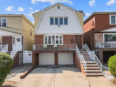94 W 29th St, Bayonne, NJ 07002