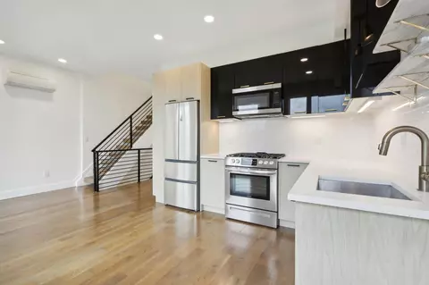 250 Van Horne St #4, Jersey City, NJ 07304