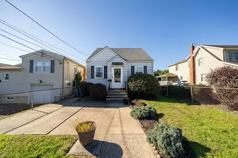 7 Blanche St, Secaucus, NJ 07094