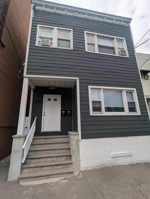 997 Summit Ave, Jersey City, NJ 07307