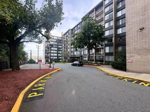 9060 Palisade Ave #803, North Bergen, NJ 07047