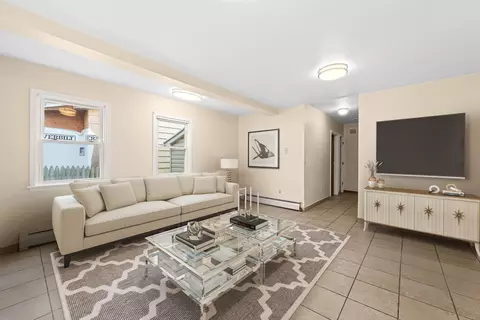 91 W 19th St, Bayonne, NJ 07002