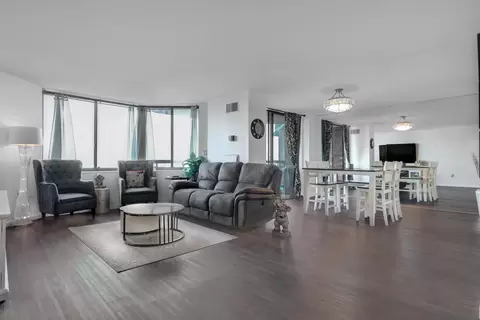 721 Harmon Cove Tower #721, Secaucus, NJ 07094