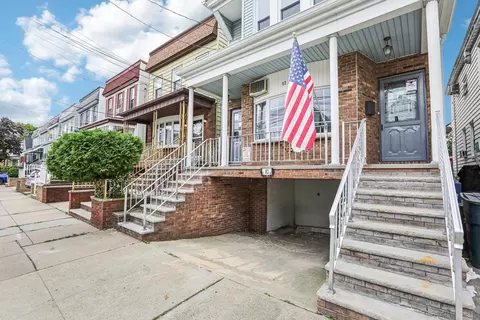82 W 13th St, Bayonne, NJ 07002