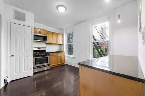 258 9th St #3, Hoboken, NJ 07030