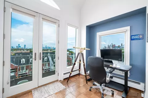 202 Shearwater Ct W #53, Jersey City, NJ 07305