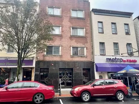 910 Summit Ave #302, Union City, NJ 07087