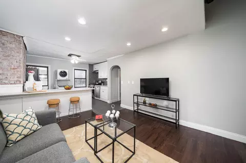 358 6th St #3L, Hoboken, NJ 07030