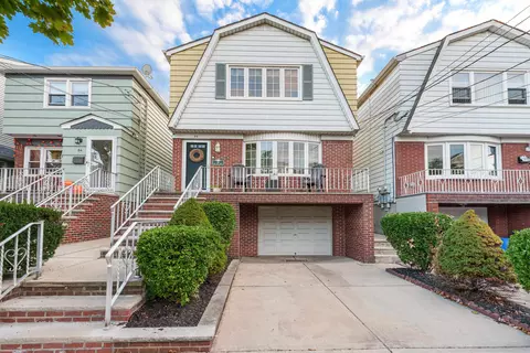 86 W 8th St, Bayonne, NJ 07002