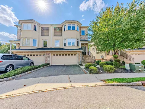 15 Jacobs Landing Way, Secaucus, NJ 07094