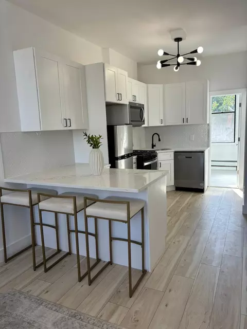 301 3rd St #3, Jersey City, NJ 07302